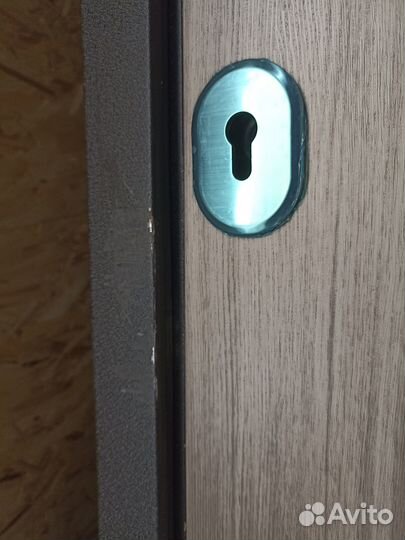 Дверь входная железная 86см левая