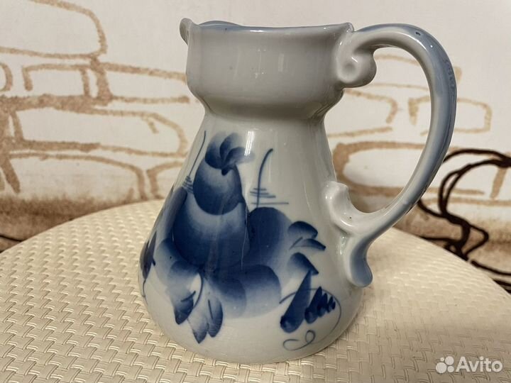 Молочник гжель. В хорошем состоянии