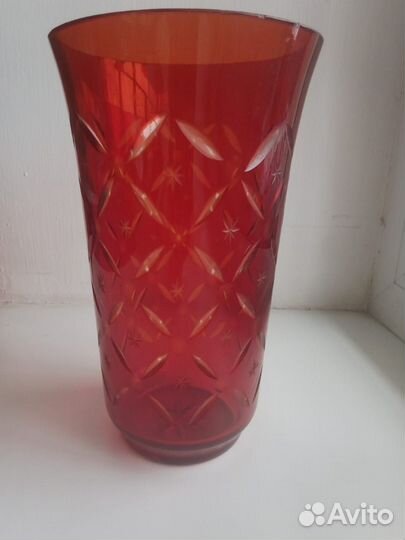 Ваза д/цветов(цвет рубин)