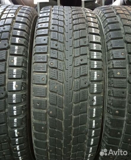 Dunlop SP Winter Ice 01 215/70 R16 102N