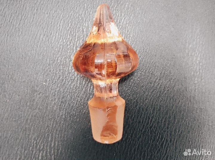 С. 199 Графин розалиновое карамельное стекло