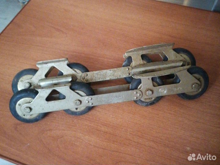 Роликовые коньки