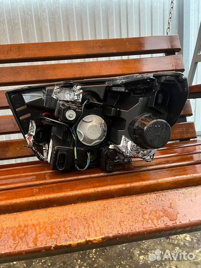 Правая фара на Весту