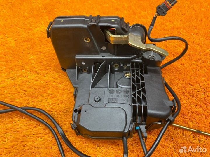 Замок двери передний правый Mercedes-Benz C-Class