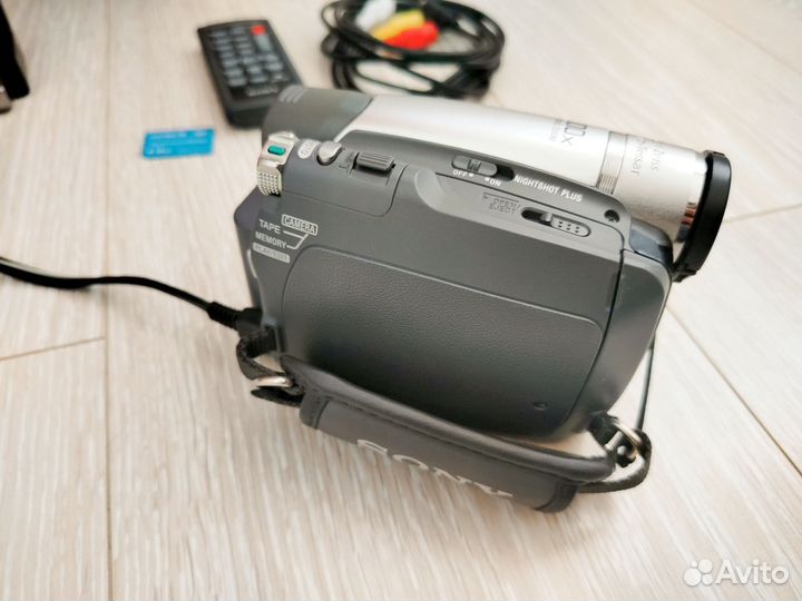 Видеокамера Sony DCR-HC46E