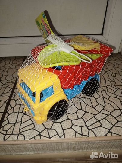 Игрушка грузовик