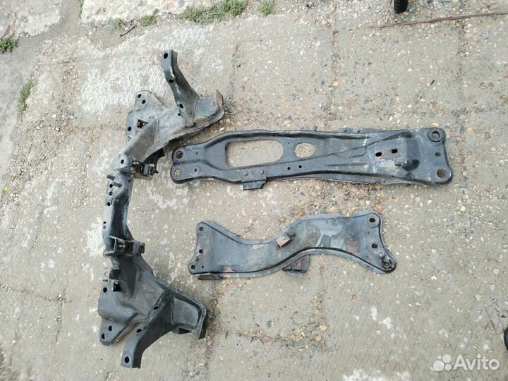 Передний подрамник мазда кседос6/mazda xedos6 98г