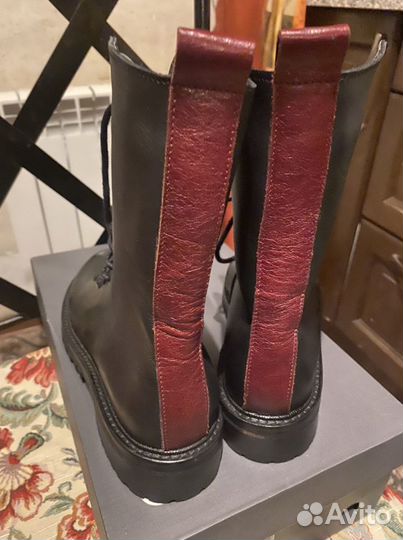 Берцы женские, чёрные с бордовой полосой 35