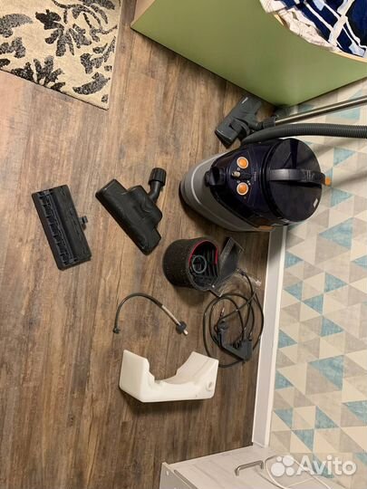 Моющий пылесос Philips FC 6843