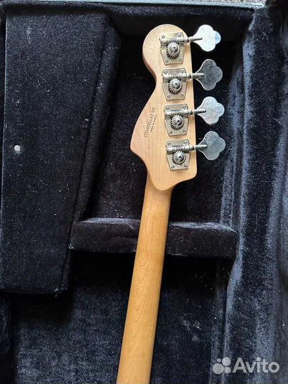 Бас гитара squier