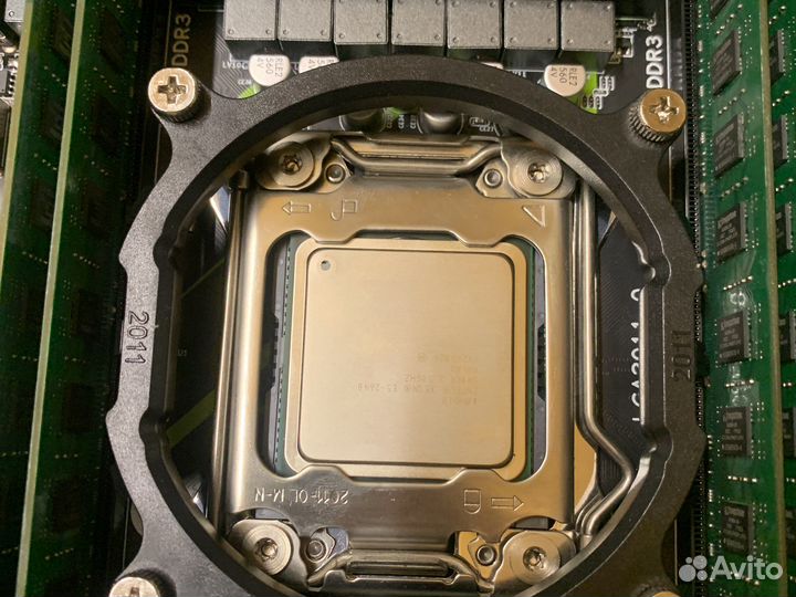 Материнская плата с процессором и памятью