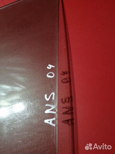 Стекло двери переднее левое Toyota Avensis Т250