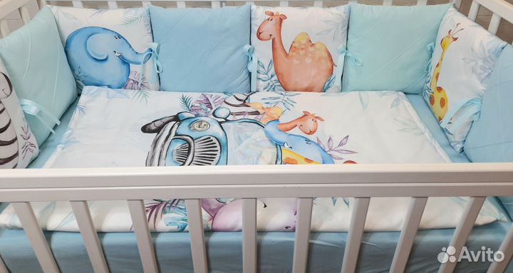 Бортики в детскую кроватку с панельками и пледиком