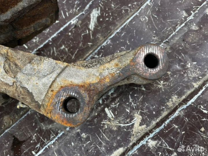 Кулак поворотный перед прав Suzuki Grand Vitara 2