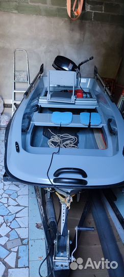 Лодка с мотором
