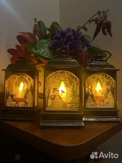 Новогодний фонарь, светящиеся лампочки