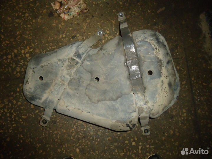 Защита топливного бака правая (Volkswagen Touareg)