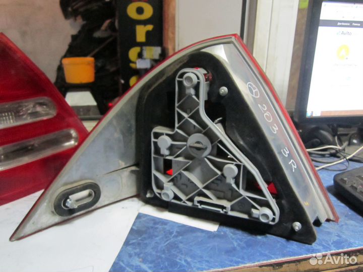 Фонари задние Mercedes-Benz C-Class W203 2004