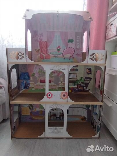 Большой кукольный домик