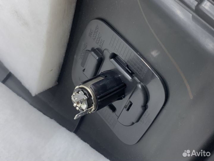 Обшивка багажника правая Mitsubishi Outlander