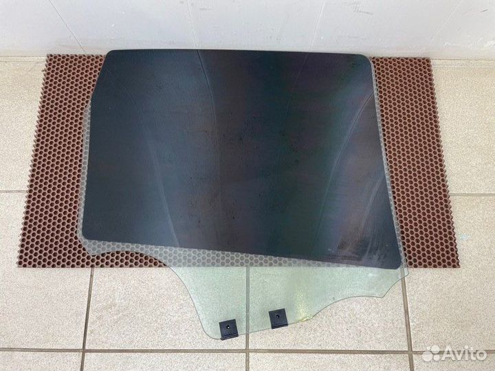 Стекло двери заднее левое Renault Duster