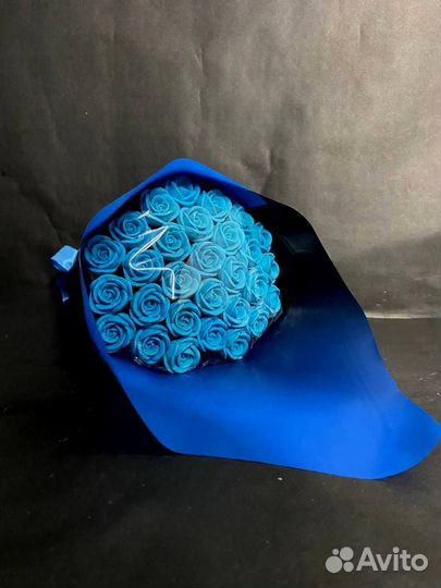 Букет - 29 Синих Роз из Белого Шоколада