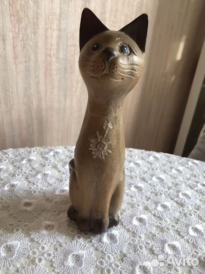 Деревянный котик фигурка