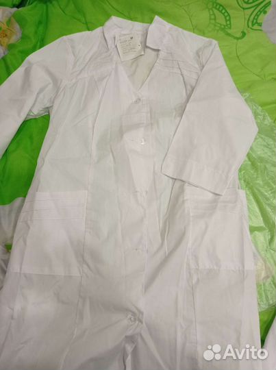 Белый медицинский халат женский