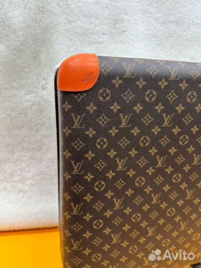 Чемодан на колесах louis vuitton 55 см