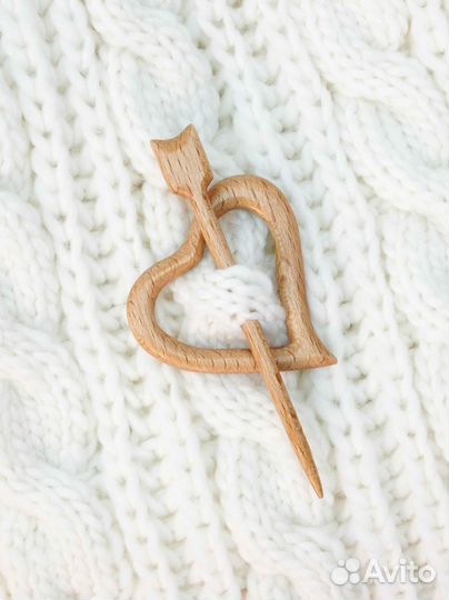 Заколка брошь-фибула деревянная