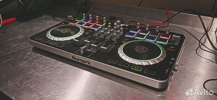 Dj контроллер Numark Mixtrack Quad 4 канала