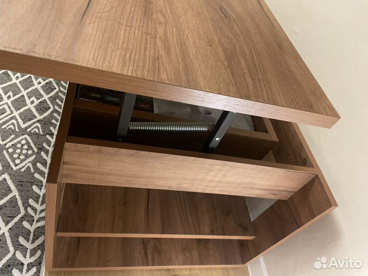 Стол с подъемным механизмом