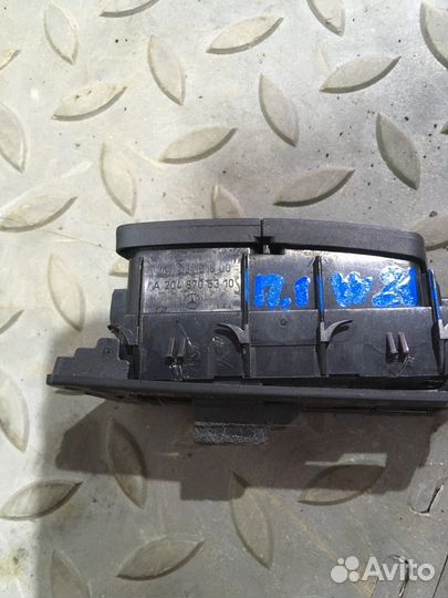 Кнопка центрального замка (Mercedes-Benz C-class)