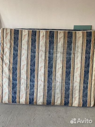 Тумба прикроватная и кровать