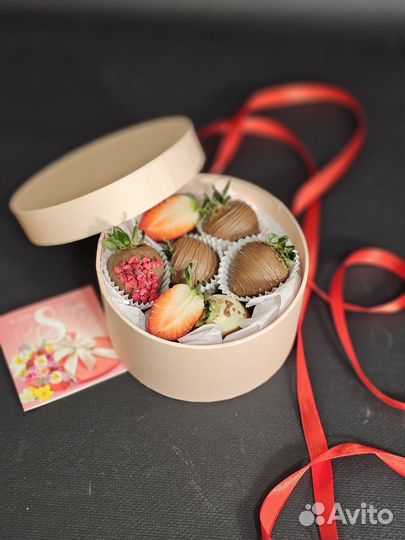 Съедобные букеты из клубники