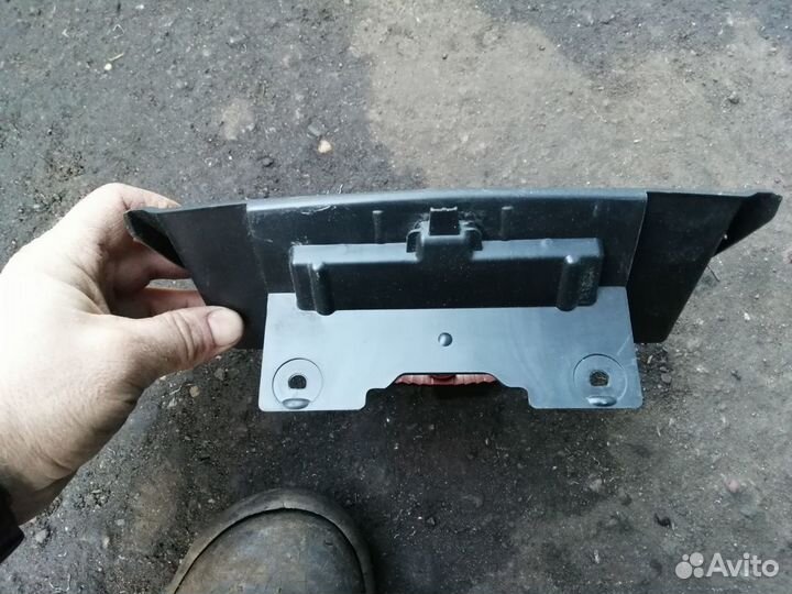 Стоп сигнал дополнительный Renault Logan 2