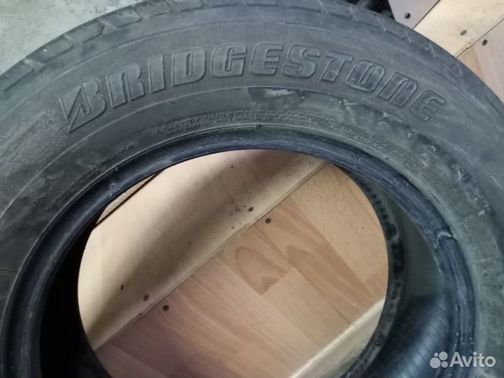 Bridgestone Dueler H/T 215/65 R16 98V