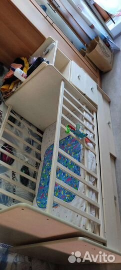 Детская кроватка и пеленальный комод