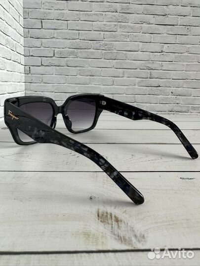 Очки Salvatore Ferragamo SF1060