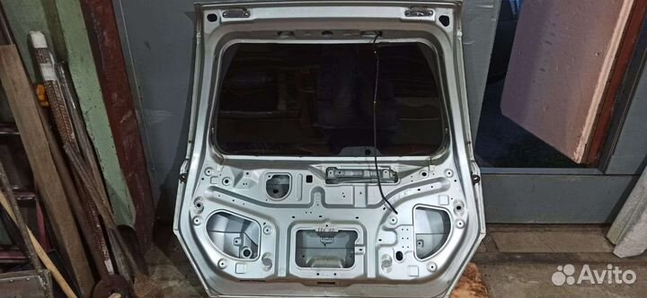 Крышка багажника Nissan X-Trail T-31