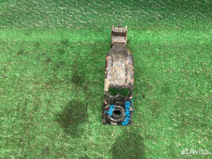 Кронштейн крепления передний Peugeot 407 седан