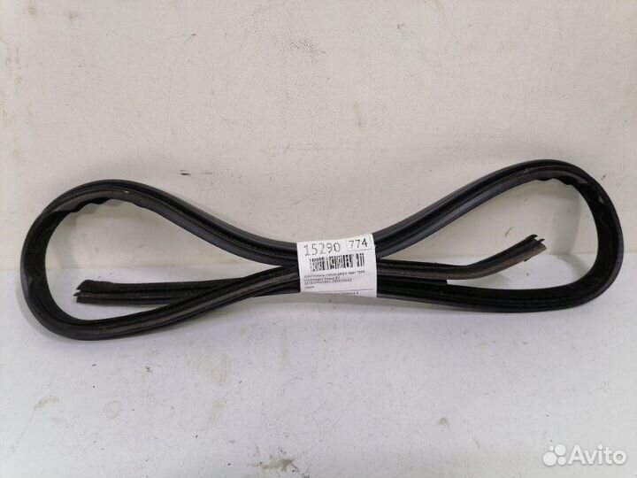 Уплотнитель стекла двери задний правый Volkswagen