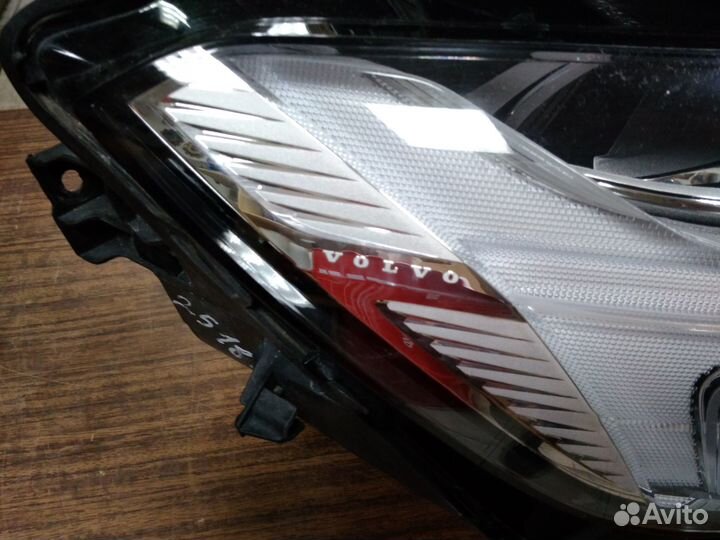 Фара правая Volvo XC60 2 (2017-2021)