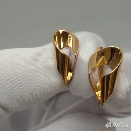 Золотые серьги