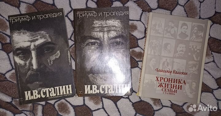 Книги разные листайте