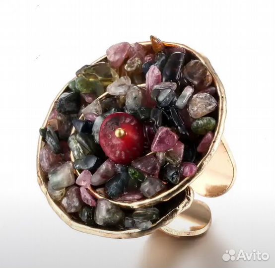 Массивное кольцо с самоцветами