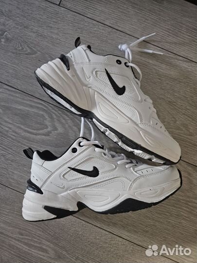 Кроссовки Nike женские