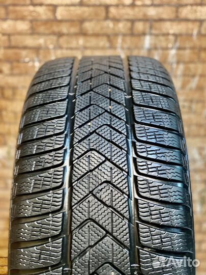 Pirelli Scorpion Winter RFT 285/45 R21 107V