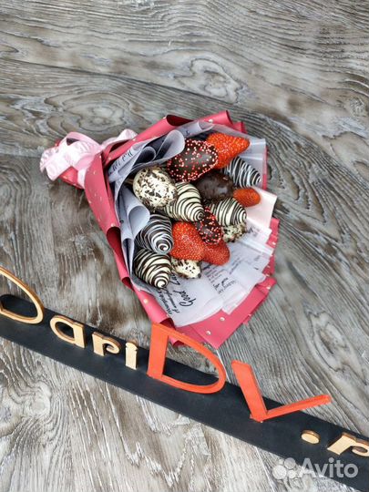 Букет с клубникой в шоколаде арт. 3302 в Хабаровск