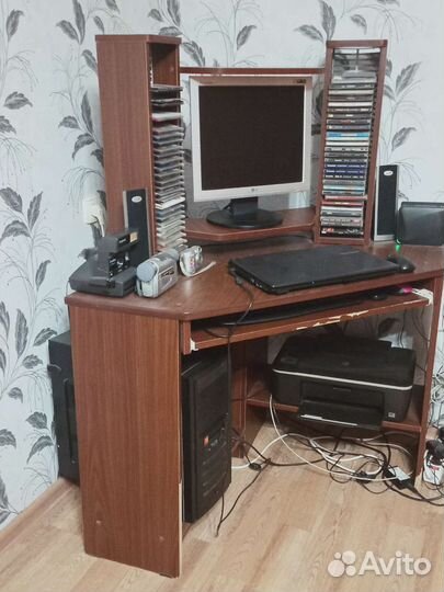 Компьютерный стол